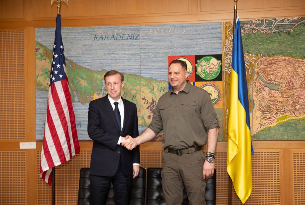 Quan chức cấp cao Mỹ-Ukraine gặp nhau, Tổng thống Zelensky nói thành công sẽ 'không giới hạn', EU lên 'cót'-1