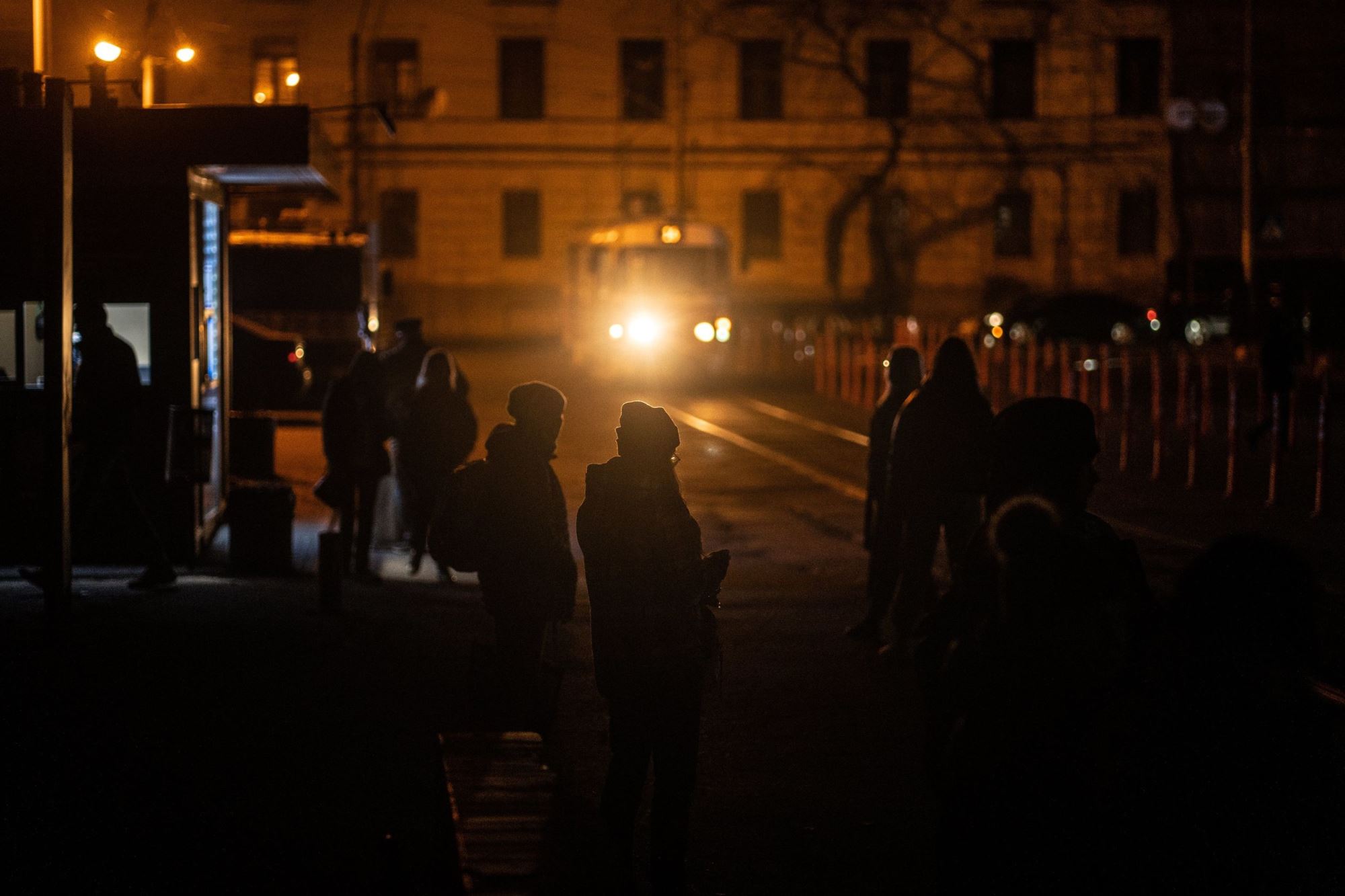 Người dân Kiev chật vật trong bóng tối khi Nga chủ đích nhắm vào hạ tầng lưới điện của Ukraine-2