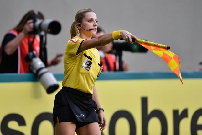 Trọng tài nữ lần đầu tiên làm nhiệm vụ tại kỳ World Cup bóng đá nam-1