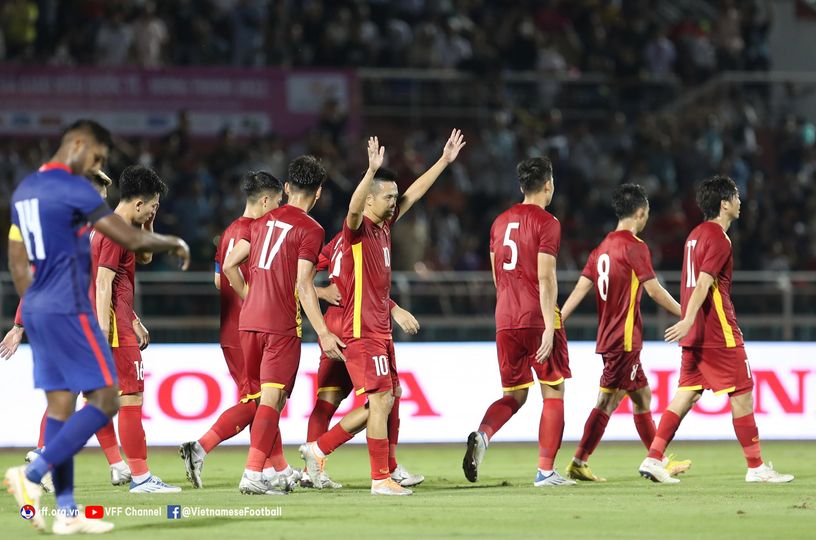 Giao hữu với Singapore, đội tuyển Việt Nam thắng đậm đà 4-0-1