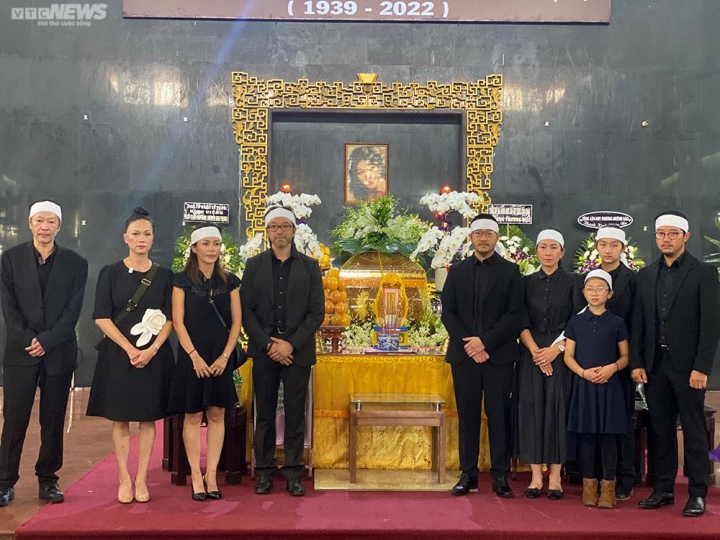 Bốn con trai về đầy đủ trong tang lễ minh tinh Thẩm Thuý Hằng-9
