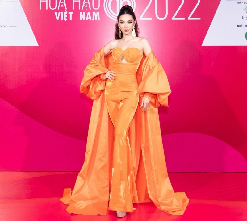 Họp báo Hoa hậu Việt Nam 2022: Đỗ Thị Hà khoe 'đôi chân kiếm Nhật', Thùy Tiên - Tiểu Vy quyết không thua kém khi đọ sắc-4