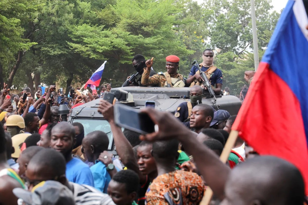 Burkina Faso: Chuyện riêng, lo chung-1