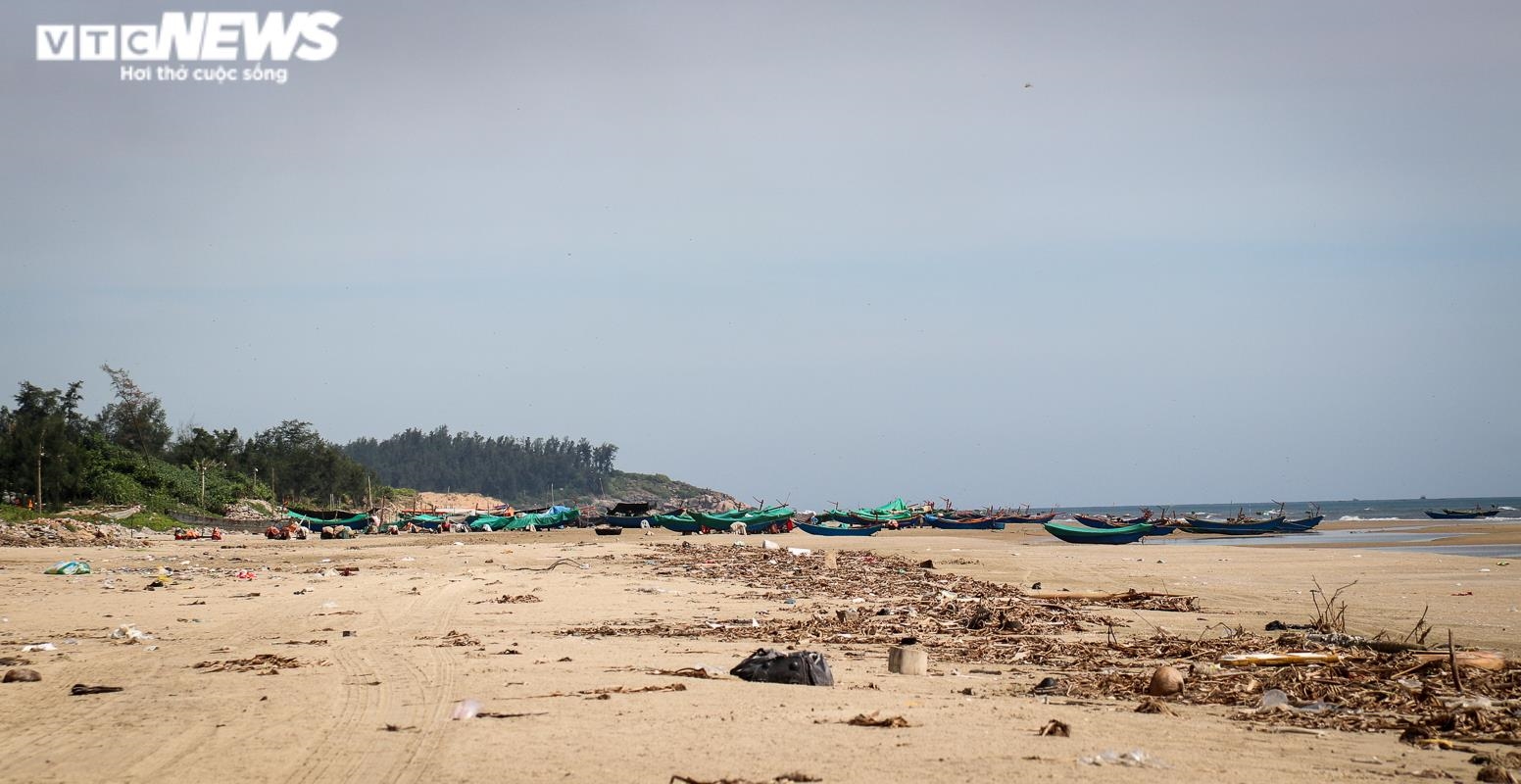 Ảnh: Rác thải ‘bao vây’ nhiều bãi biển ở Hà Tĩnh-12