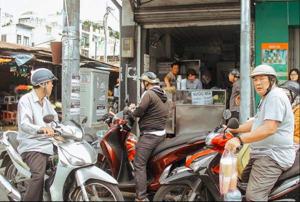 Vào mùa nắng nóng đỉnh điểm, những hàng nước mát giải nhiệt này kiếm được bộn tiền quanh năm tại Sài Gòn!-3