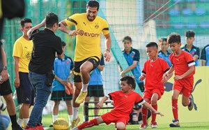 Ngôi sao Borussia Dortmund giao lưu các cầu thủ nhí Việt Nam-cover-img