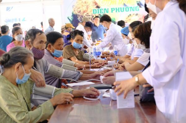 Quảng Nam: Hơn 300 người dân nghèo, cận nghèo được khám và cấp phát thuốc miễn phí-1