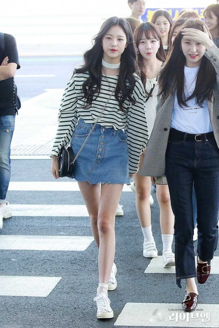 Mùa thu học Lisa, Nayeon cùng loạt idol Kpop diện áo kẻ ngang là chuẩn bài-4