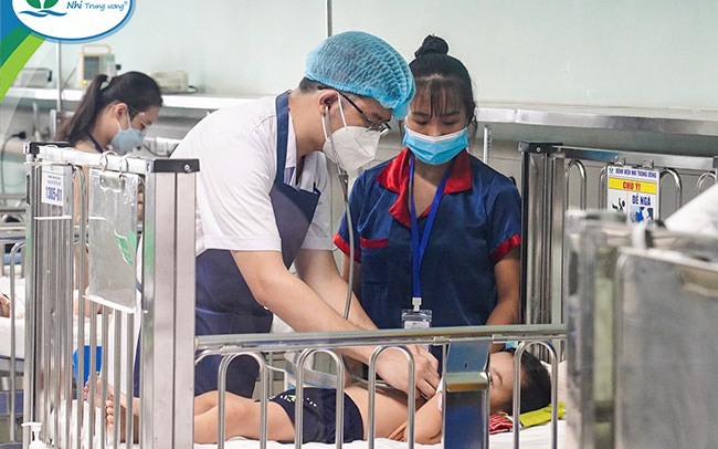 Hơn 300 trẻ nhập viện, 6 ca tử vong do virus Adeno, Bộ Y tế yêu cầu tăng cường giám sát, không để bùng dịch-2