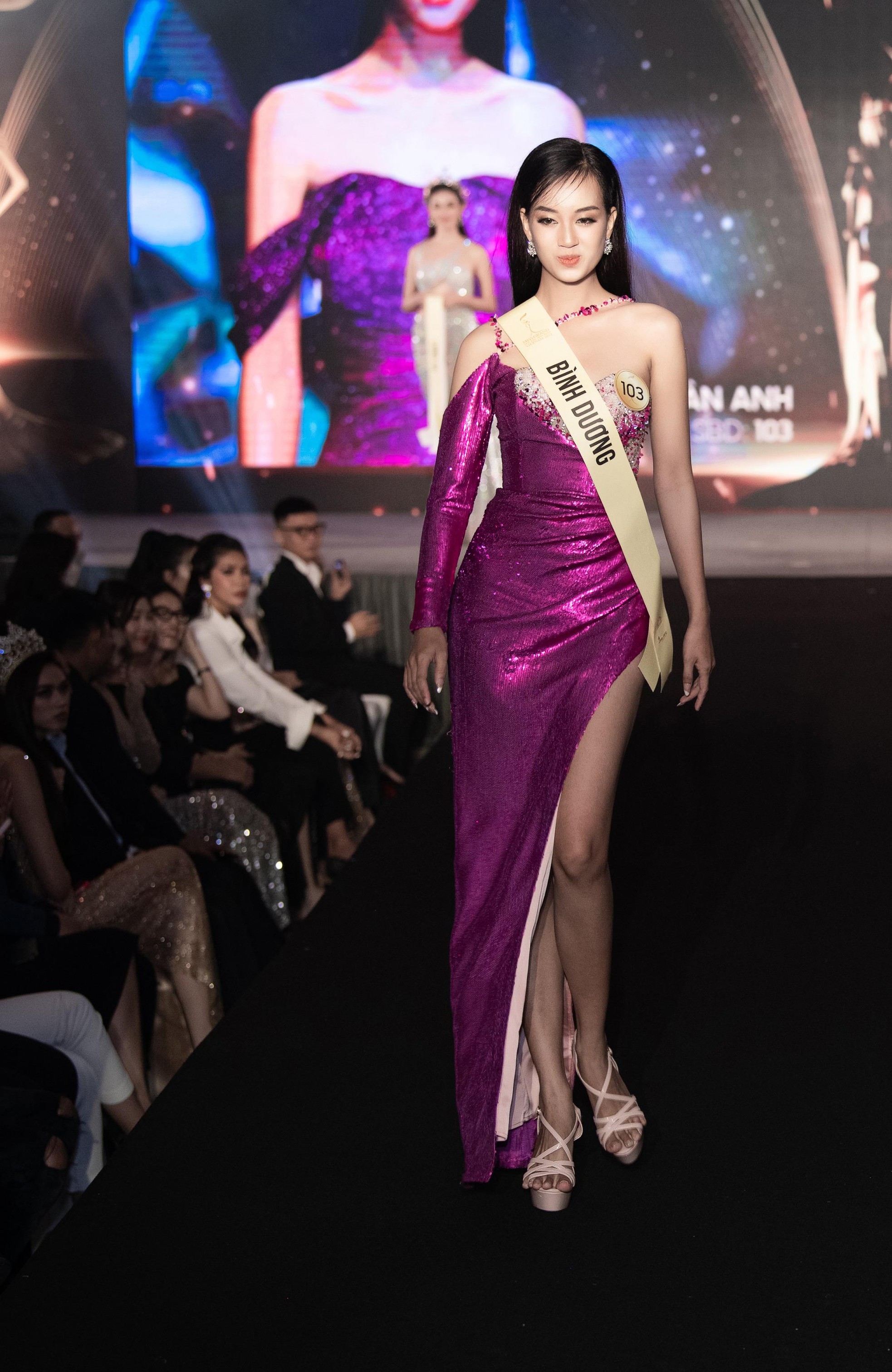 Mai Ngô, Quỳnh Châu tung chiêu catwalk độc đáo tại lễ nhận sash của Miss Grand Vietnam 2022-8