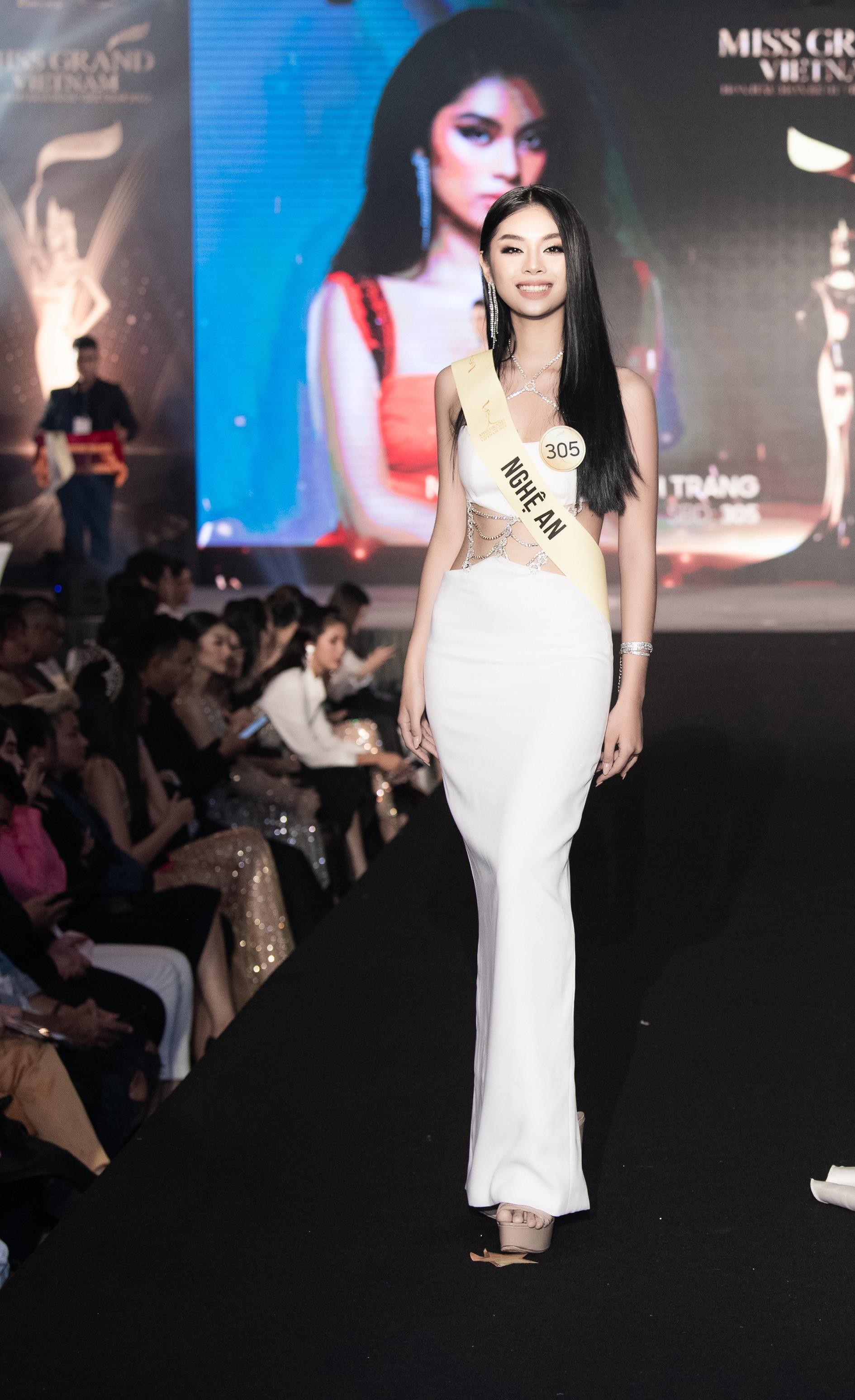 Mai Ngô, Quỳnh Châu tung chiêu catwalk độc đáo tại lễ nhận sash của Miss Grand Vietnam 2022-10