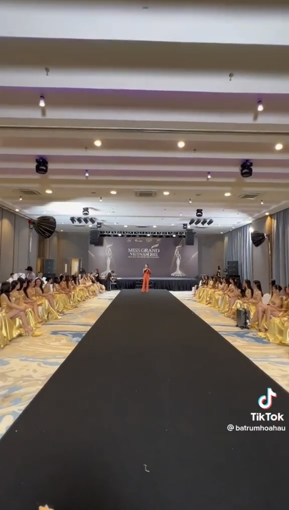 BTC MGVN chuẩn bị sẵn váy áo cho Tân Hoa hậu đi thi quốc tế-3
