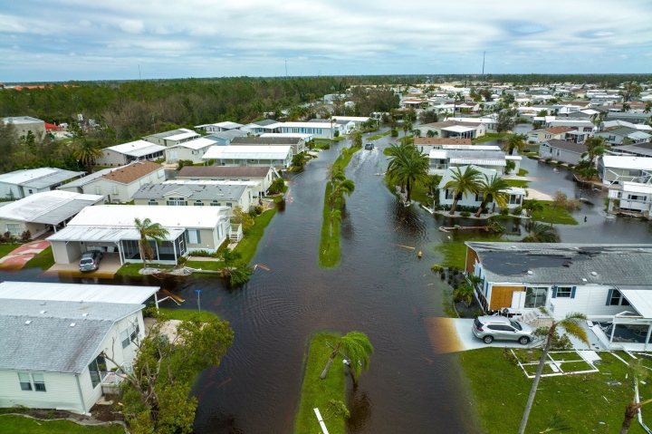 Ảnh: Florida tan hoang trước siêu bão Ian-9