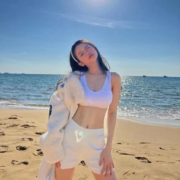 Đón tuổi 20, Linh Ka tham dự New York Fashion Week, được khen ngày càng xinh đẹp và gợi cảm-11