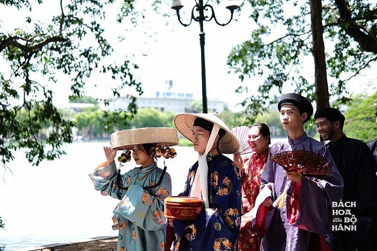 Tôn vinh cổ phục Việt Nam tại ngày hội ‘Bách hoa bộ hành’-1