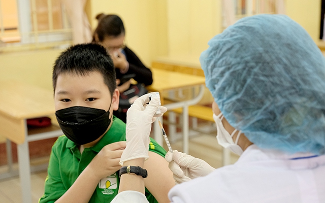 Chỉ còn 37 ngày: Hà Nội, Đà Nẵng ở nhóm chậm tiêm vaccine COVID-19 cho trẻ từ 5 - dưới 12 tuổi cả 2 mũi-2