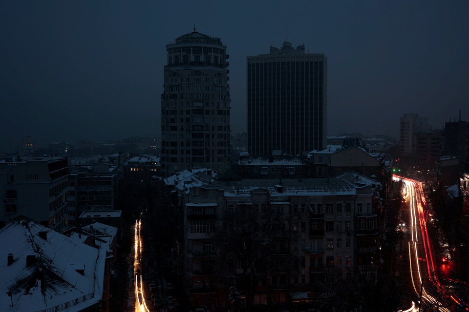 Hàng triệu người Ukraine sống không điện, gas, nước sạch-1