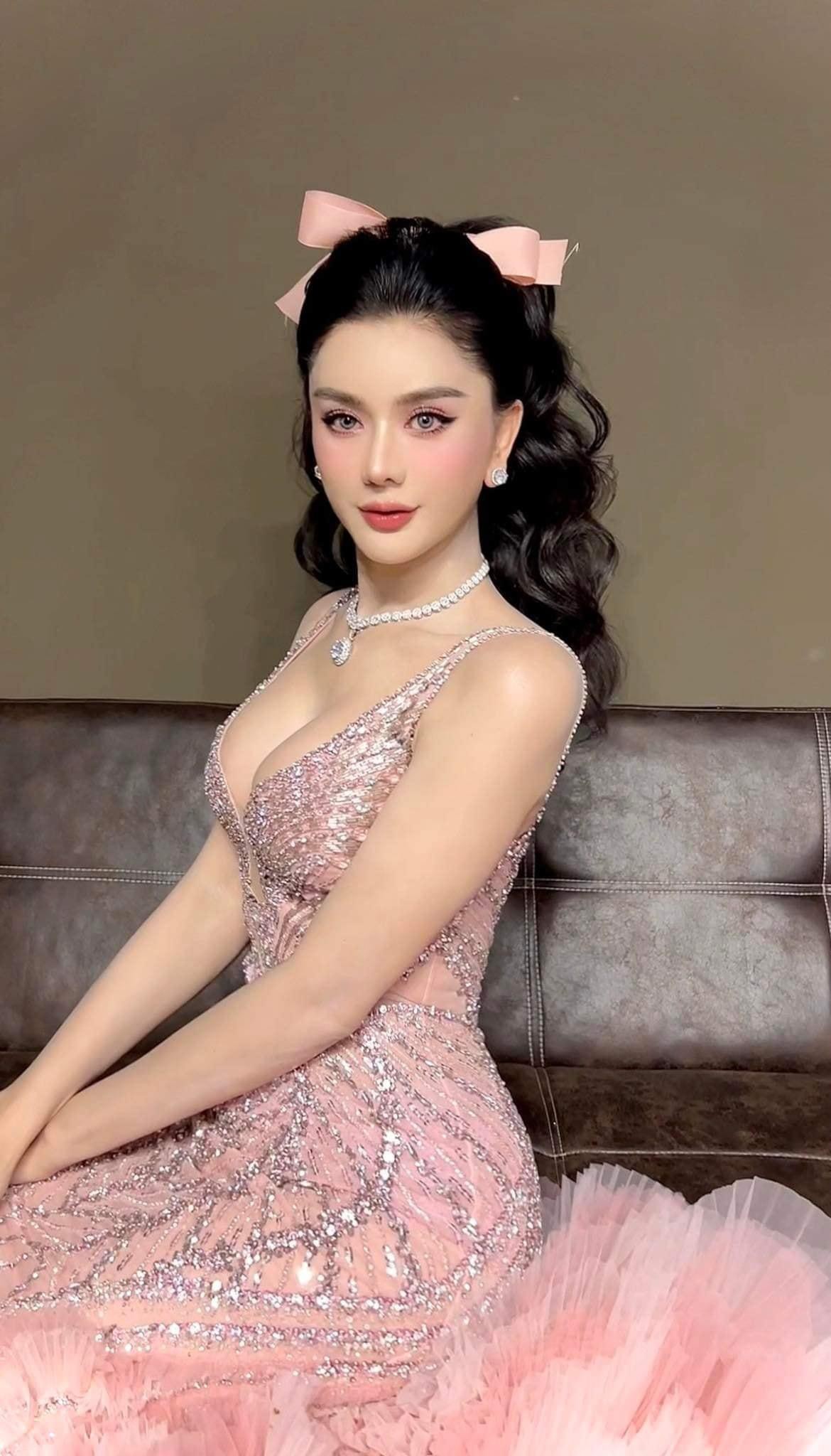 Mặc lại váy chung kết Miss World của Đỗ Thị Hà, Lâm Khánh Chi hóa búp bê quyến rũ ở tuổi 45-5