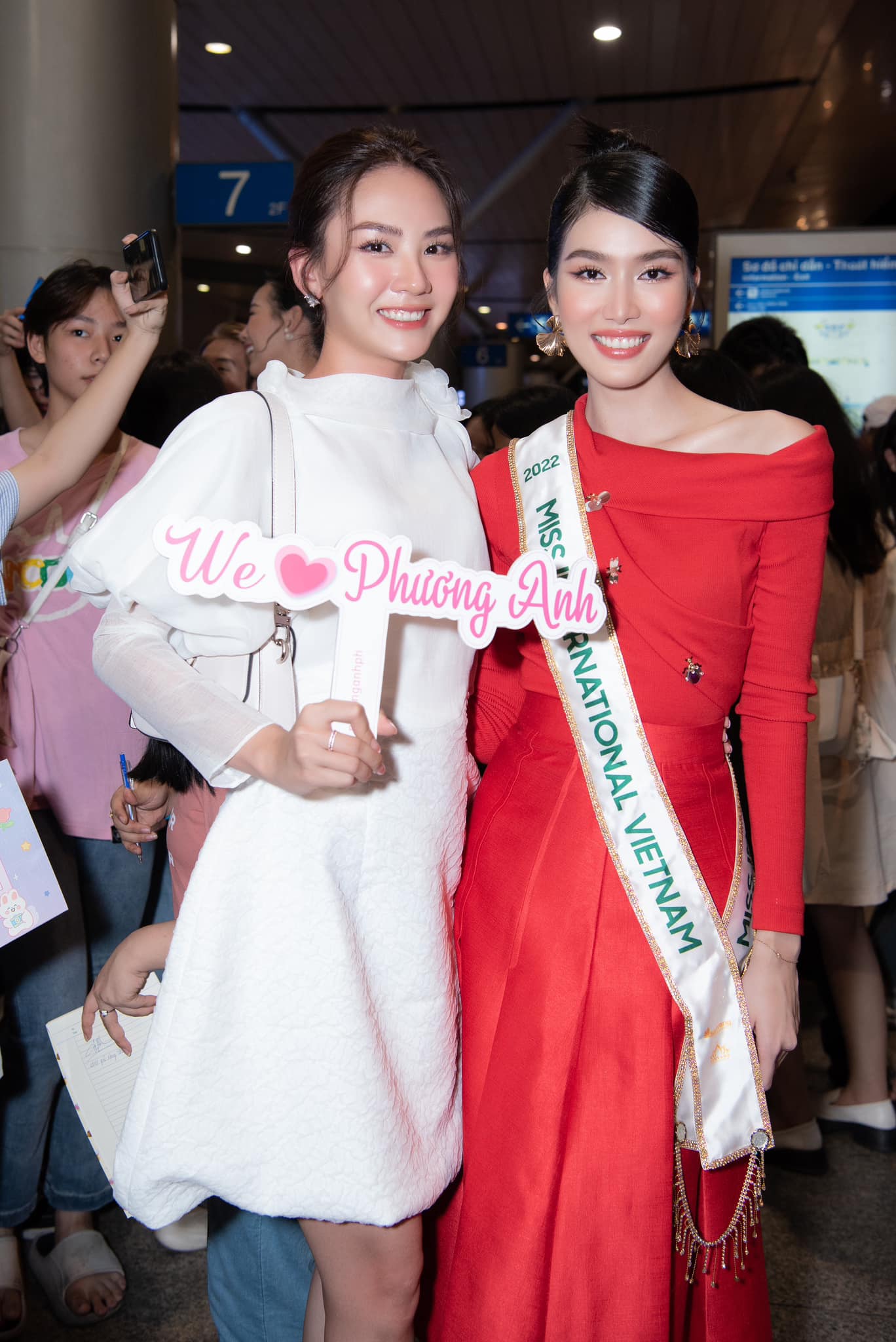 Dàn Hoa hậu, Á hậu tiễn Phương Anh lên đường thi Miss International 2022-2