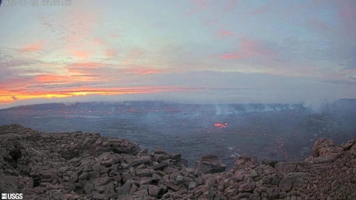 Núi lửa còn hoạt động lớn nhất thế giới lần đầu tiên phun trào sau gần 40 năm-1