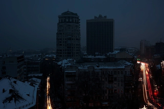 Hàng triệu người Ukraine sống không điện, gas, nước sạch-cover-img