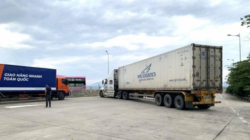 Khởi tố tài xế xe container chắn ngang cao tốc Đà Nẵng - Quảng Ngãi-2