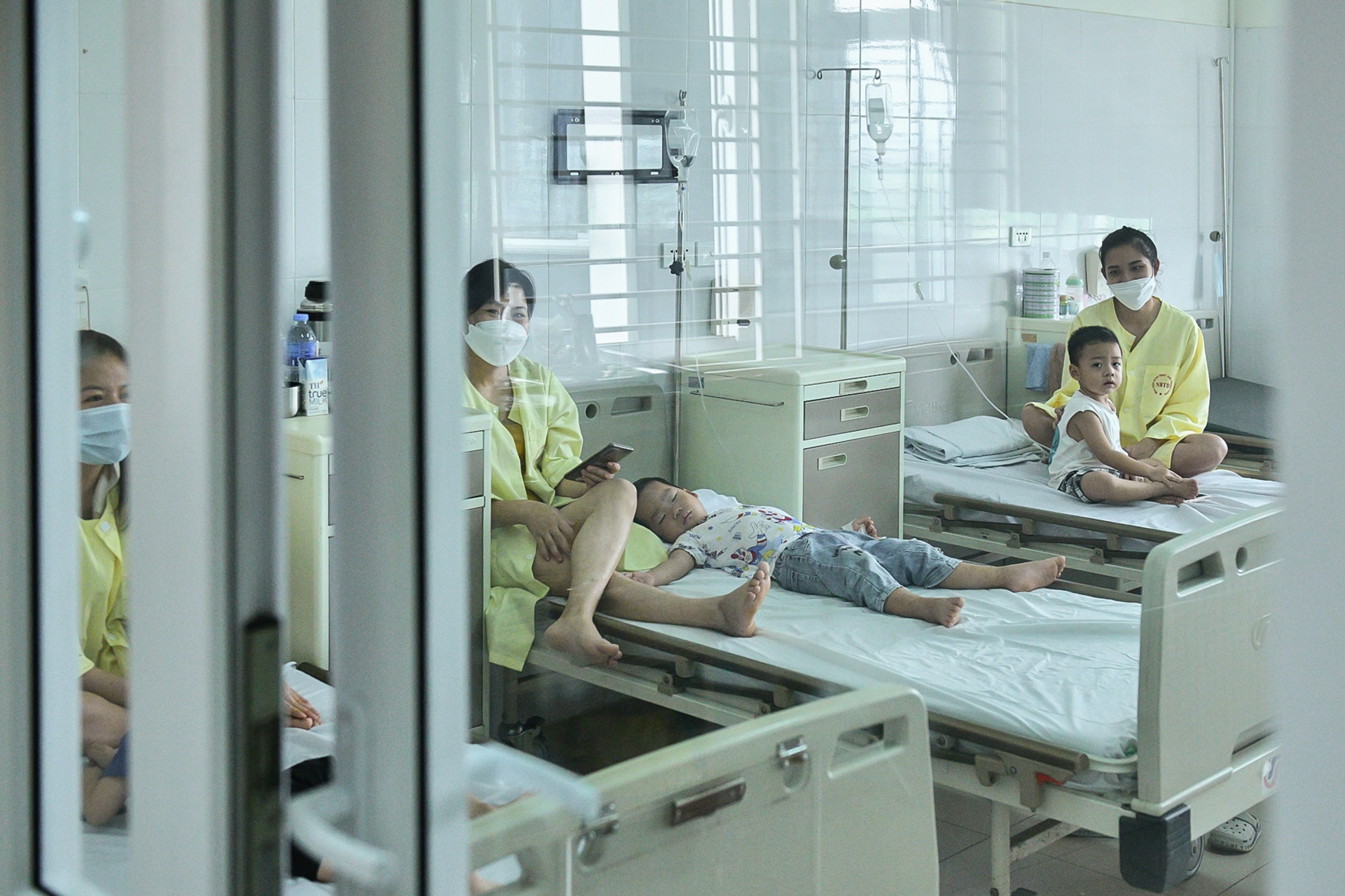 Nhiều người tại Hà Nội phải nằm viện do mắc cúm mùa-1