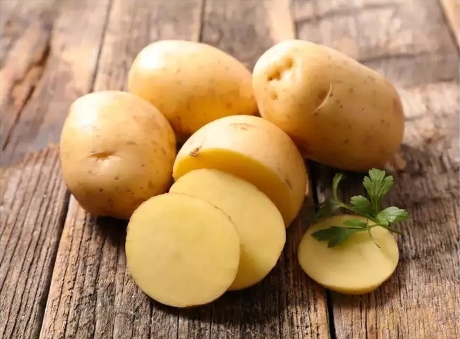 Không chỉ làm nhiều món ngon, đây là 8 công dụng thần kỳ của khoai tây không phải ai cũng biết-8