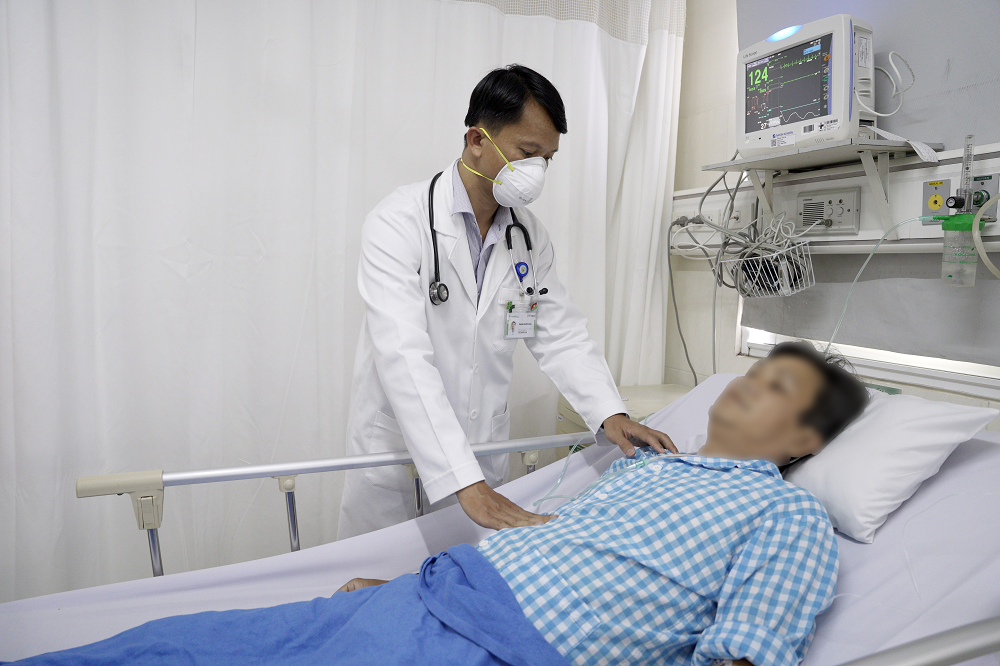 Sốc tim cứu sống bệnh nhân đột ngột co giật ngay tại phòng khám-1