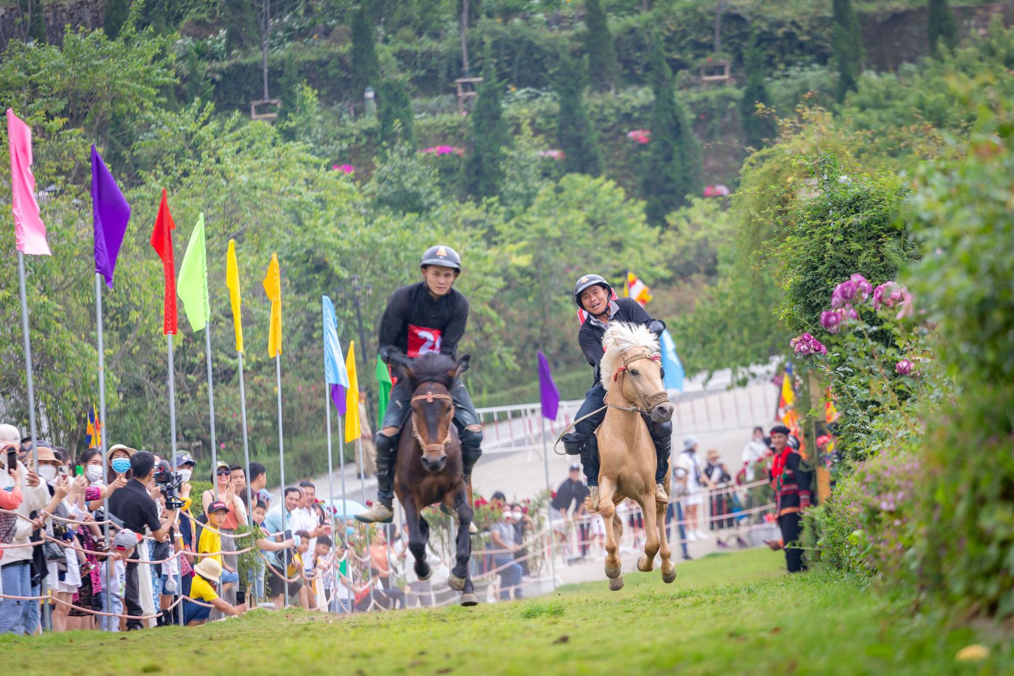 Vó ngựa trên mây lần thứ 5 thổi bùng không khí lễ hội Tây Bắc tại Sun World Fansipan Legend-5