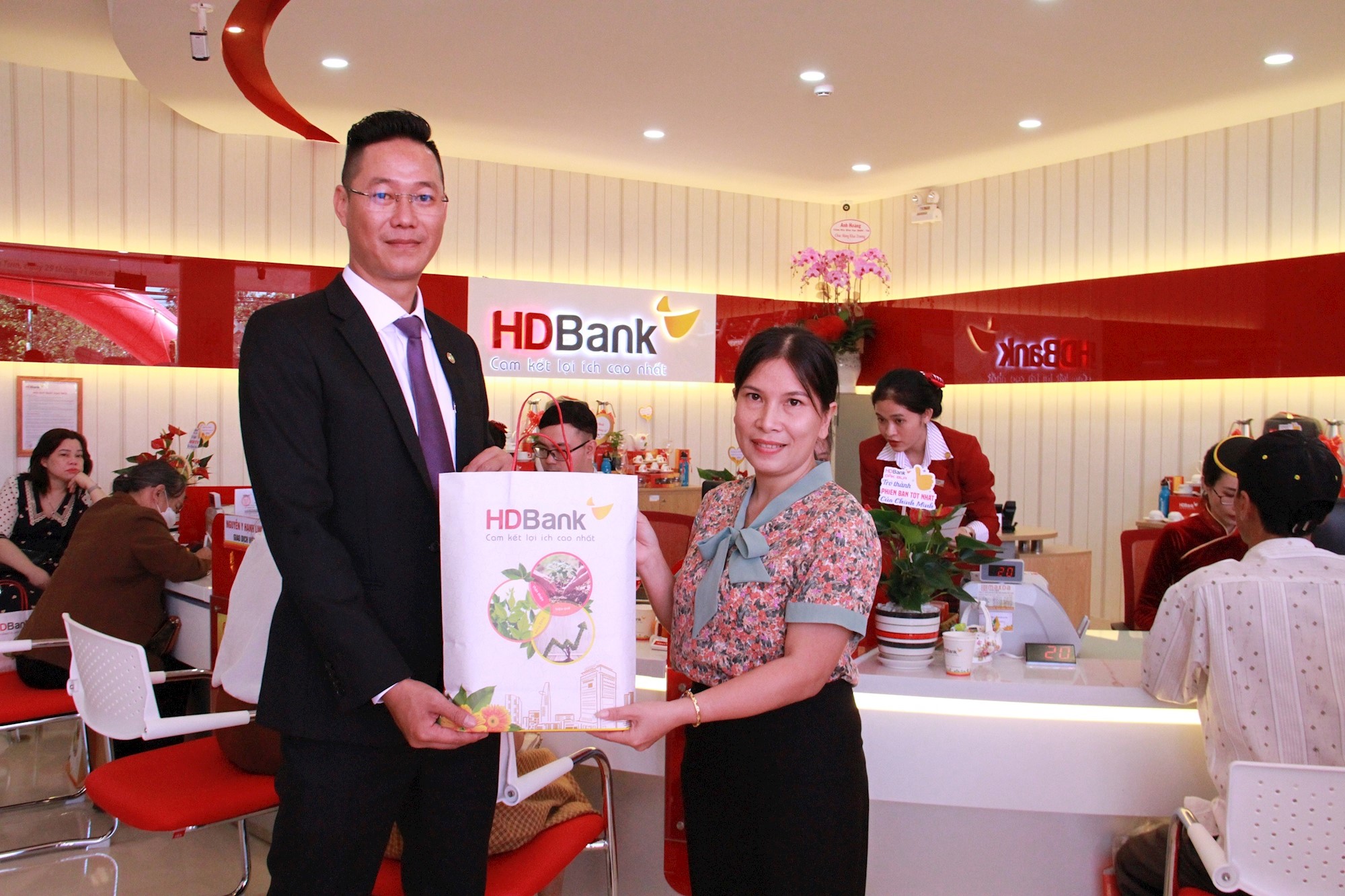 Khai trương điểm giao dịch HDBank Đắk Bla-2
