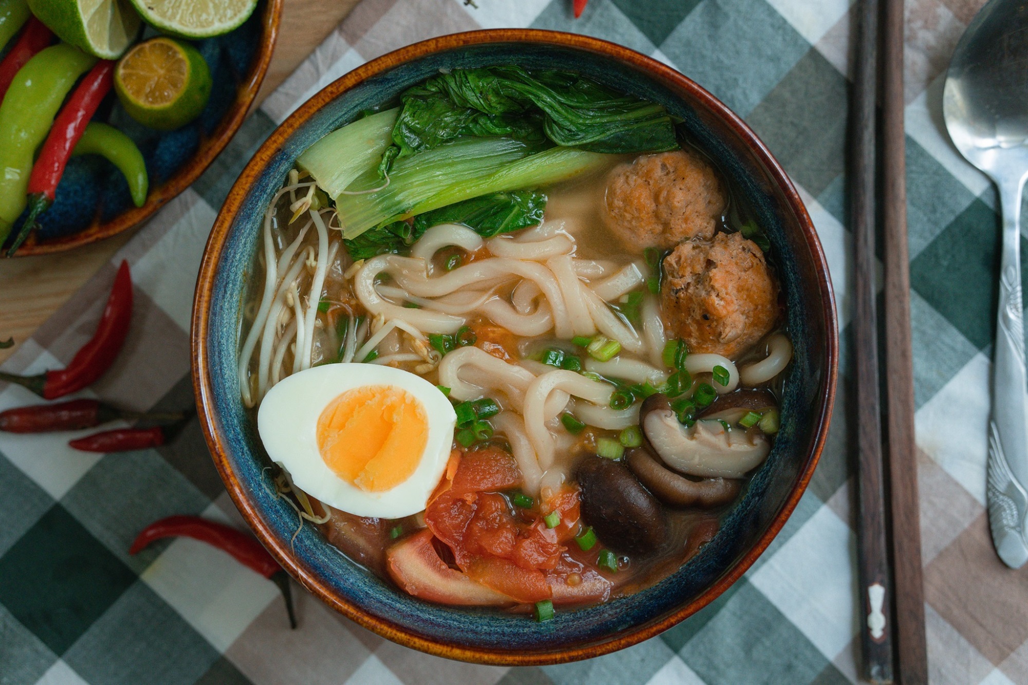 Sáng nay ăn gì: Kết hợp nguyên liệu món Việt vào ẩm thực Nhật - Udon chả cua Huế thanh mát!-3