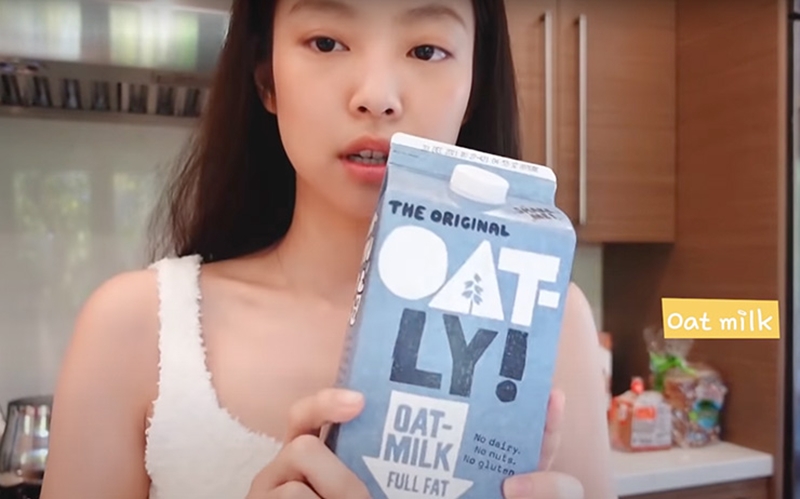 Jennie (Blackpink) uống sữa yến mạch mỗi sáng để da khỏe dáng xinh-1