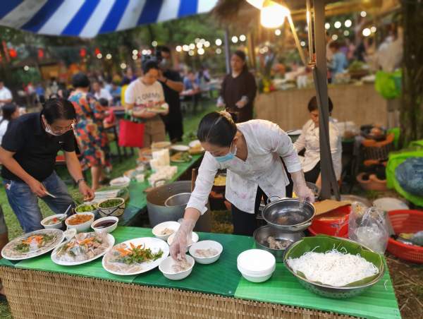 Cận cảnh 300 món ngon tại lễ hội ẩm thực TP.HCM, khách đi chơi “quên lối về”-2
