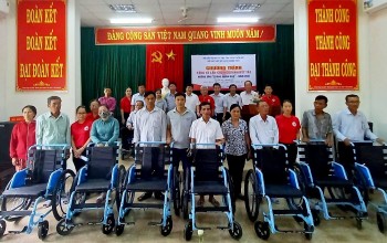Hiệp hội Tuổi thơ Hy vọng (Pháp) hỗ trợ cho học sinh khiếm thị tại Thừa Thiên Huế-3