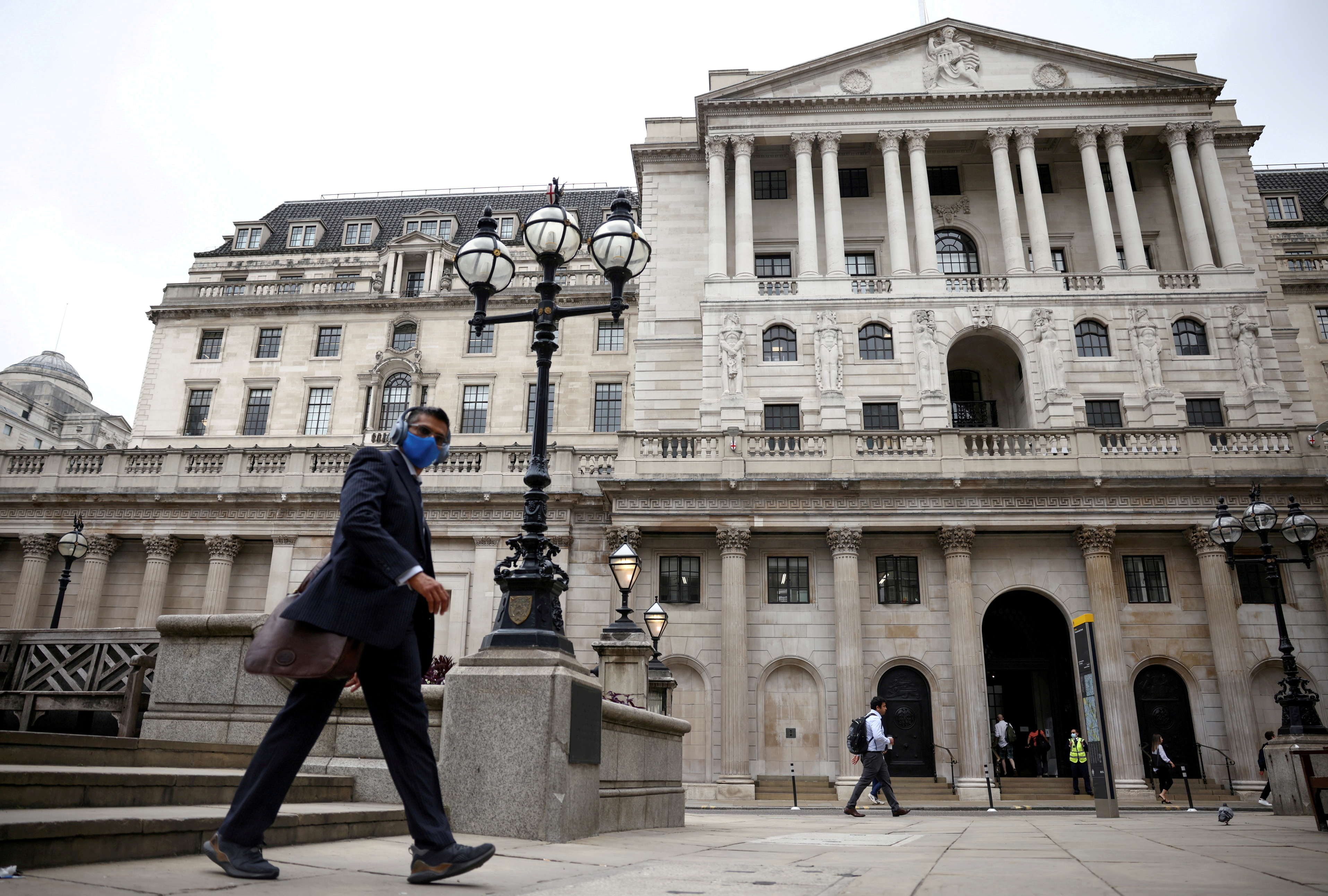 Ngân hàng trung ương Anh tăng lãi suất lên mức cao nhất trong vòng 15 năm-1