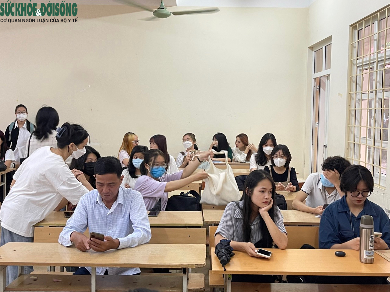 Hàng nghìn tân sinh viên Báo chí háo hức làm thủ tục nhập học-4