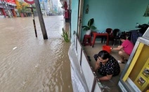 Mưa chỉ hơn 1 giờ nhưng trung tâm TP Kon Tum ngập sâu-cover-img