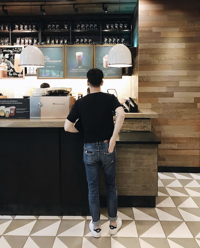 Chi nhánh Starbucks đầu tiên ở Hà Nội bất ngờ thông báo đóng cửa, giới trẻ tiếc nuối khi mất đi một địa điểm check-in 