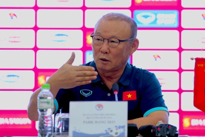 HLV Park Hang Seo: 'Tại sao lại nghĩ tuyển Việt Nam thua Dortmund?'-1