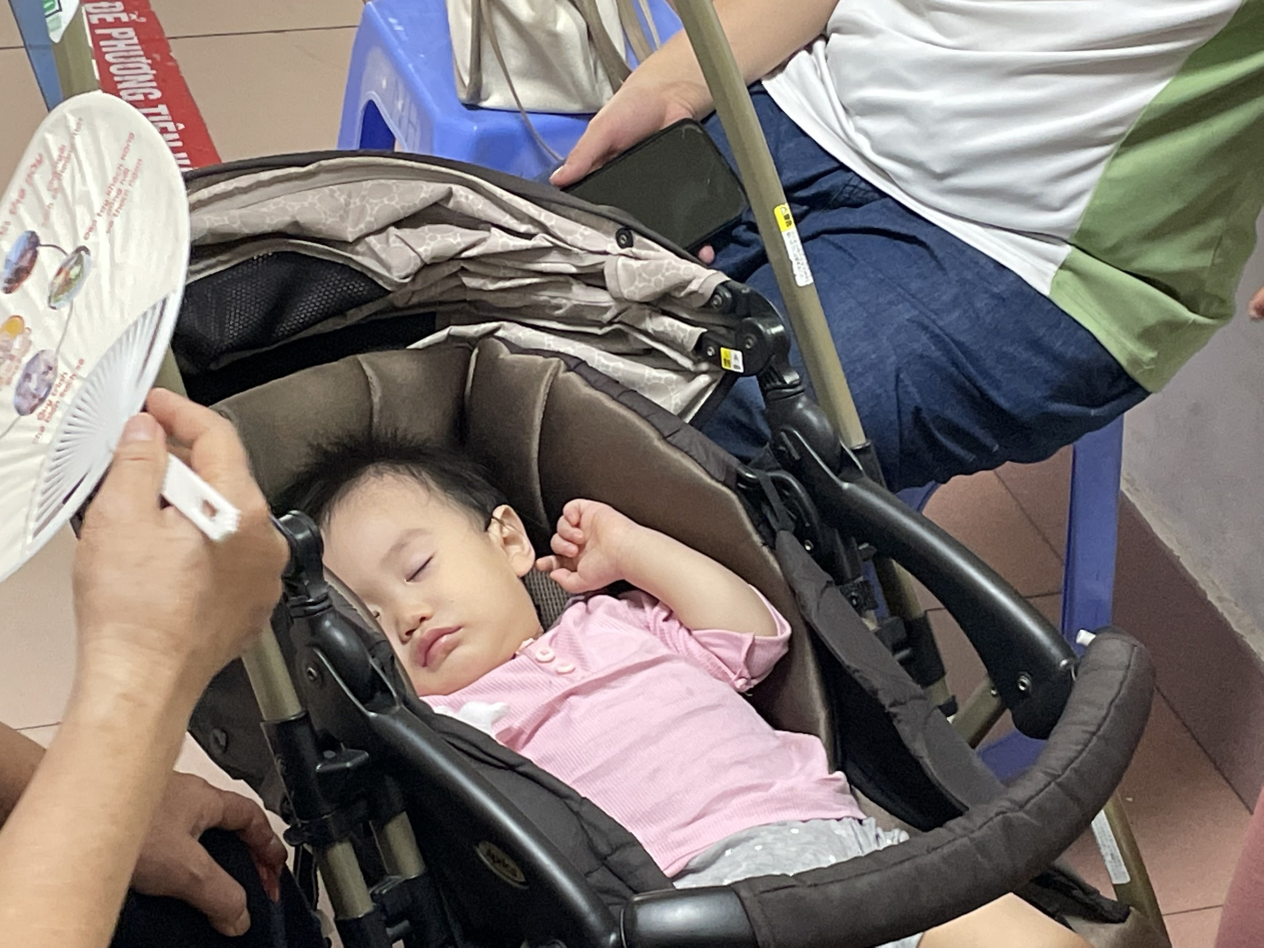 Nhiều trẻ tại Hà Nội phải nhập viện do mắc bệnh hô hấp-4