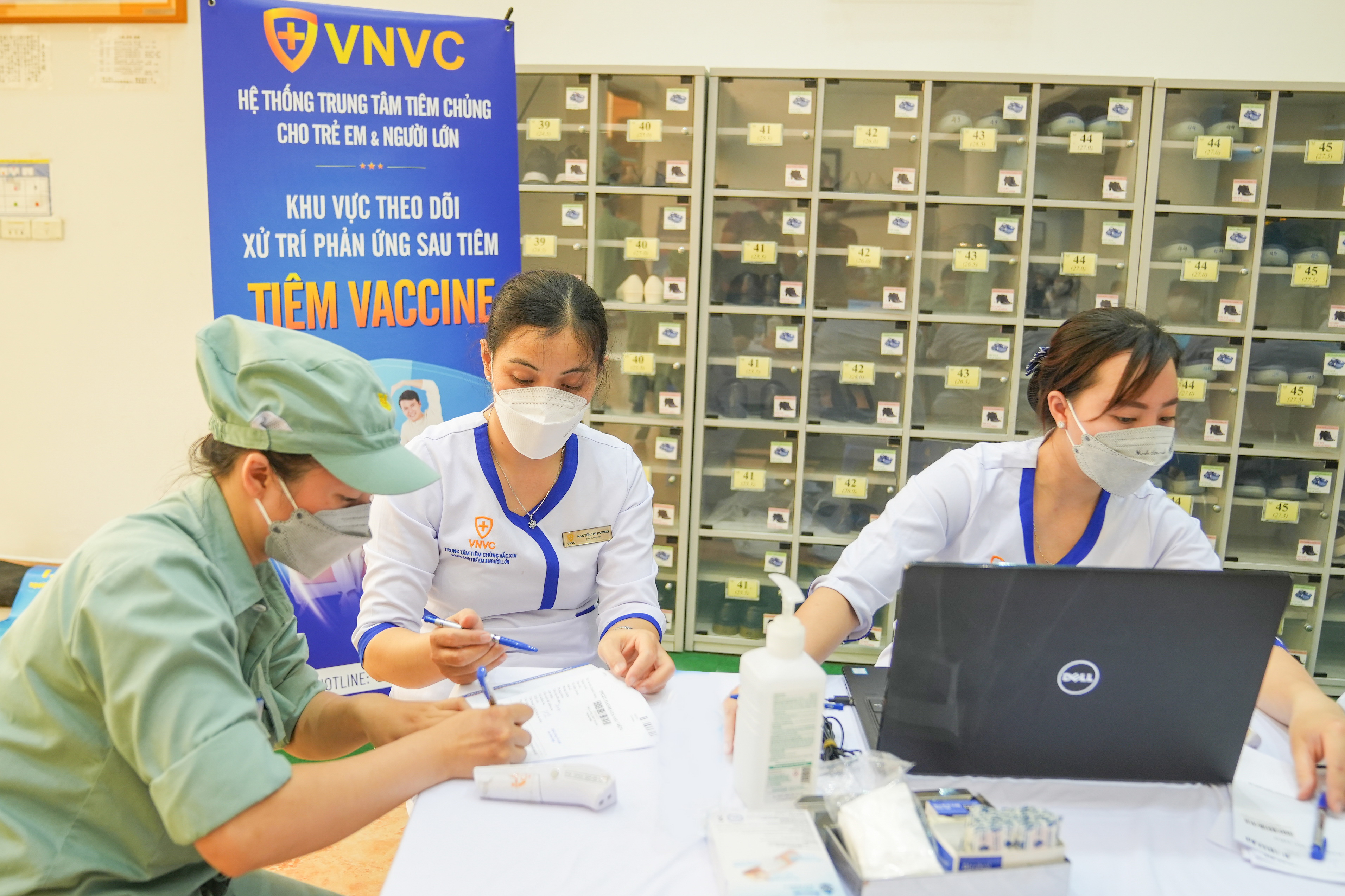 Doanh nghiệp chủ động tiêm vắc xin phòng cúm cho công nhân-2