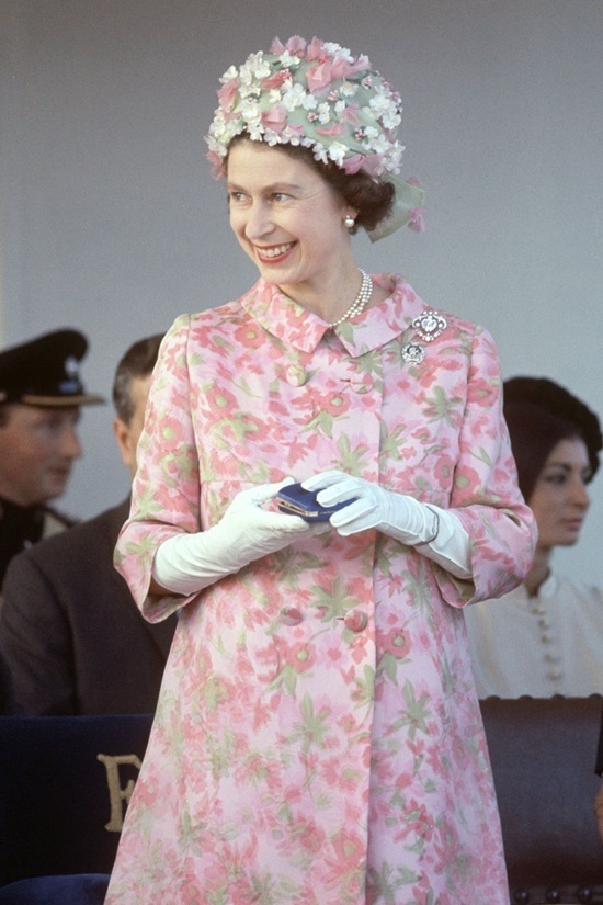 Nhìn lại thời trang lúc sinh thời của Nữ hoàng Anh Elizabeth II-3