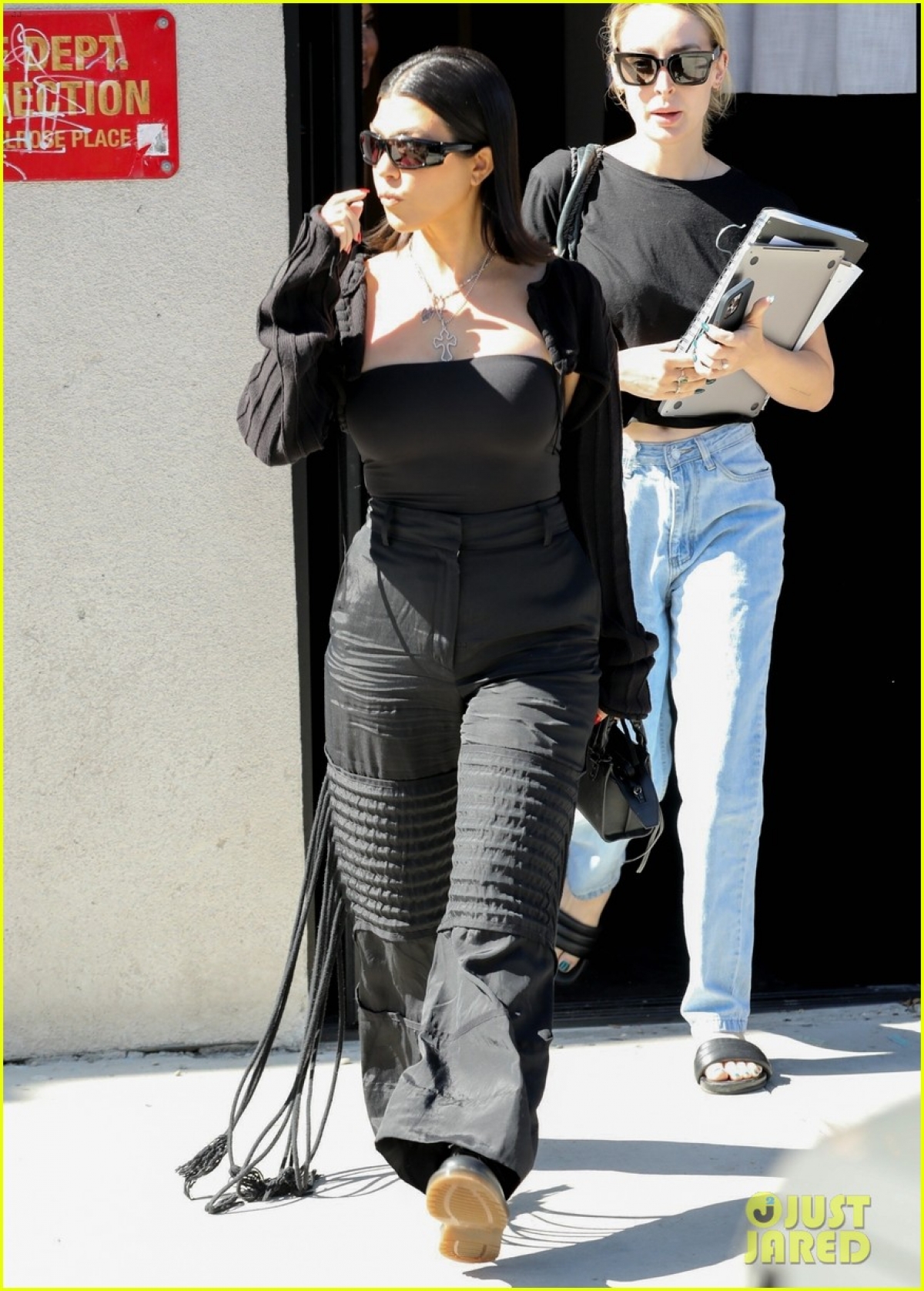 Kourtney Kardashian thanh lịch ra phố sau buổi chụp hình-3