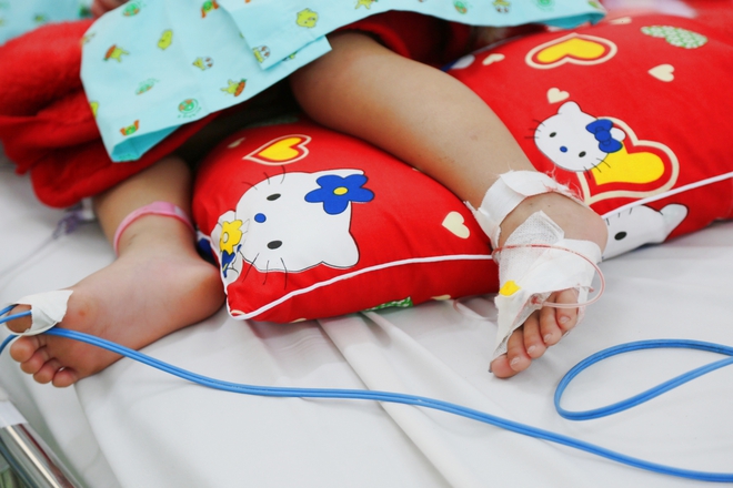 TP.HCM: Số lượng trẻ mắc sốt xuất huyết tăng cao dẫn đến quá tải và thiếu thuốc, nhiều cha mẹ lo lắng khi con diễn tiến nặng-16