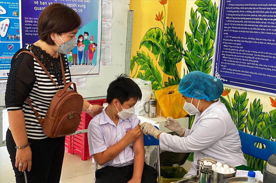 Cần Thơ tổ chức tiêm vaccine liều nhắc lại (mũi 3) cho trẻ từ 12 - 17 tuổi-1