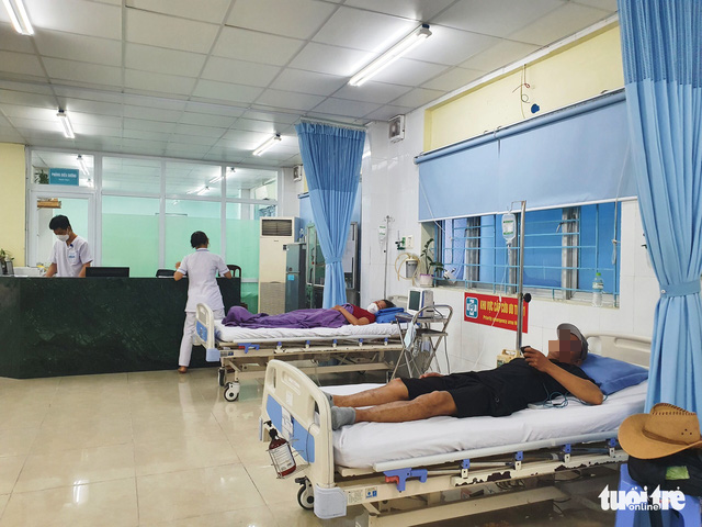 Đoàn khách 100 người từ Hà Nội vào Đà Nẵng du lịch, 24 người vào viện do ngộ độc-2