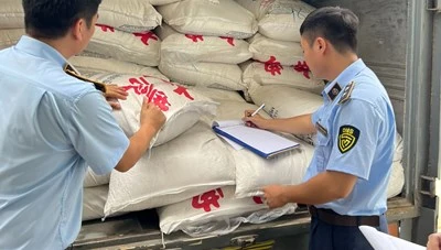 Quảng Bình: Bắt xe tải chở 7 tấn đường ‘lậu’ đi tiêu thụ-cover-img