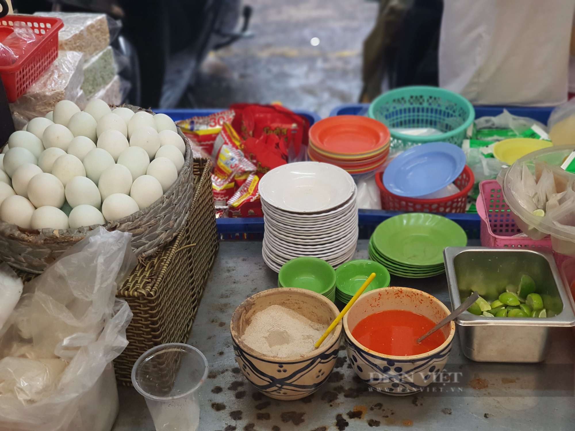 Sài Gòn quán: Quán hột vịt lộn nổi tiếng nhất khu nhà giàu Thảo Điền, 10 trứng úp mề như một-2