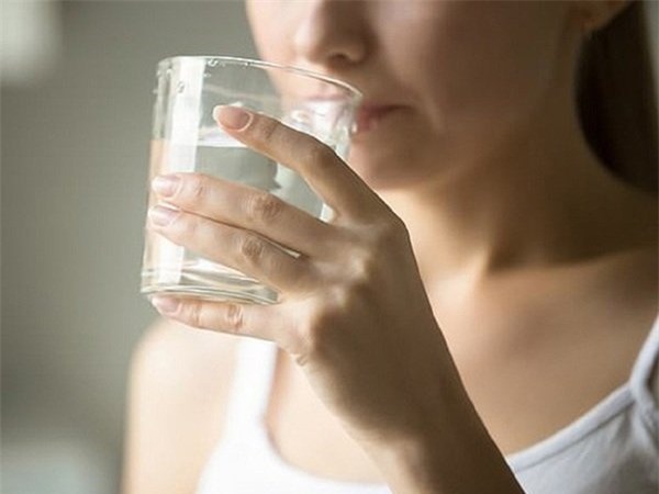 4 kiểu uống nước giúp đẹp da, ngăn tích mỡ, kéo dài tuổi thọ: Phụ nữ sau 30 tuổi nhớ thực hiện đầy đủ-1